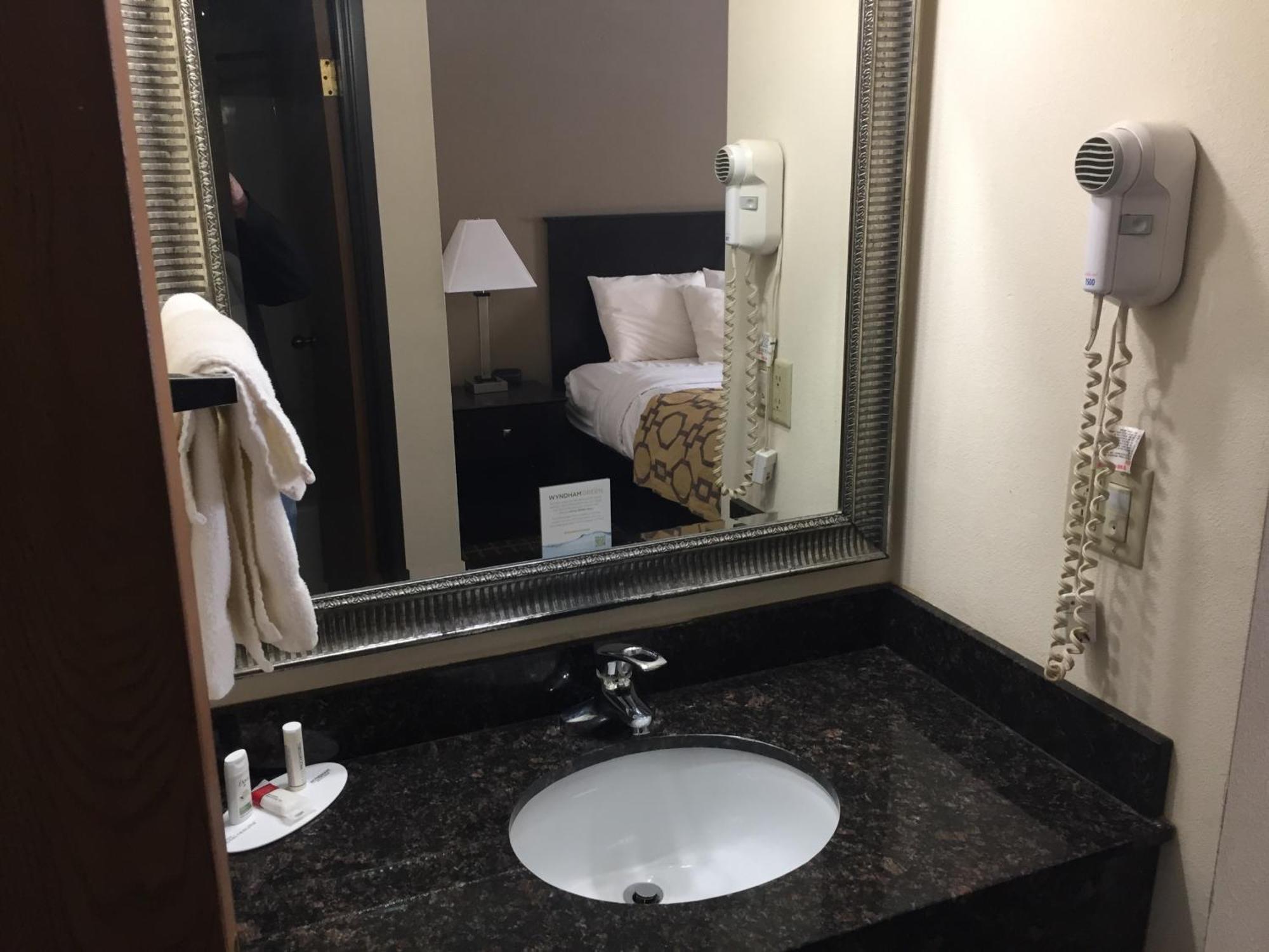 Baymont By Wyndham Motel